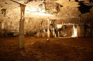 Tropfsteinsäule oder Stalagmat