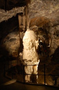 Wahrzeichen der Postojna Höhlen