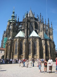 vor dem St.Veits-Dom