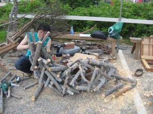 er bastelt ein Rentier, was sonst.