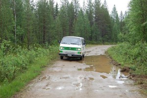 über Schlamm und Stein