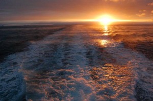 Sonne auf der Fähre nach Bodö