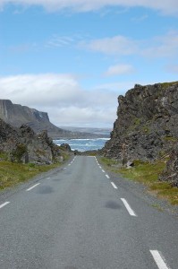 schmale Strasse nach Hamningberg