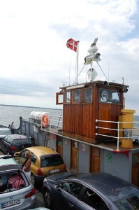 Die 12 Fahrzeug Fähre